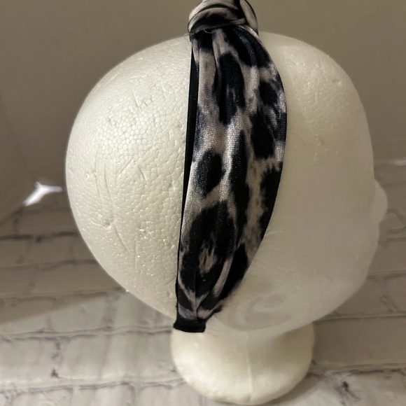 SWEATY BANDS ANIMAL PRINT AND UNBRANDED BLUE/GREEN FLORAL HEADBANDS - Picture 5 of 8